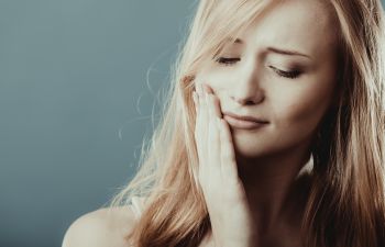 woman with tooth pain