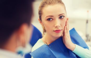 a dentist consulting a woman with dental pain